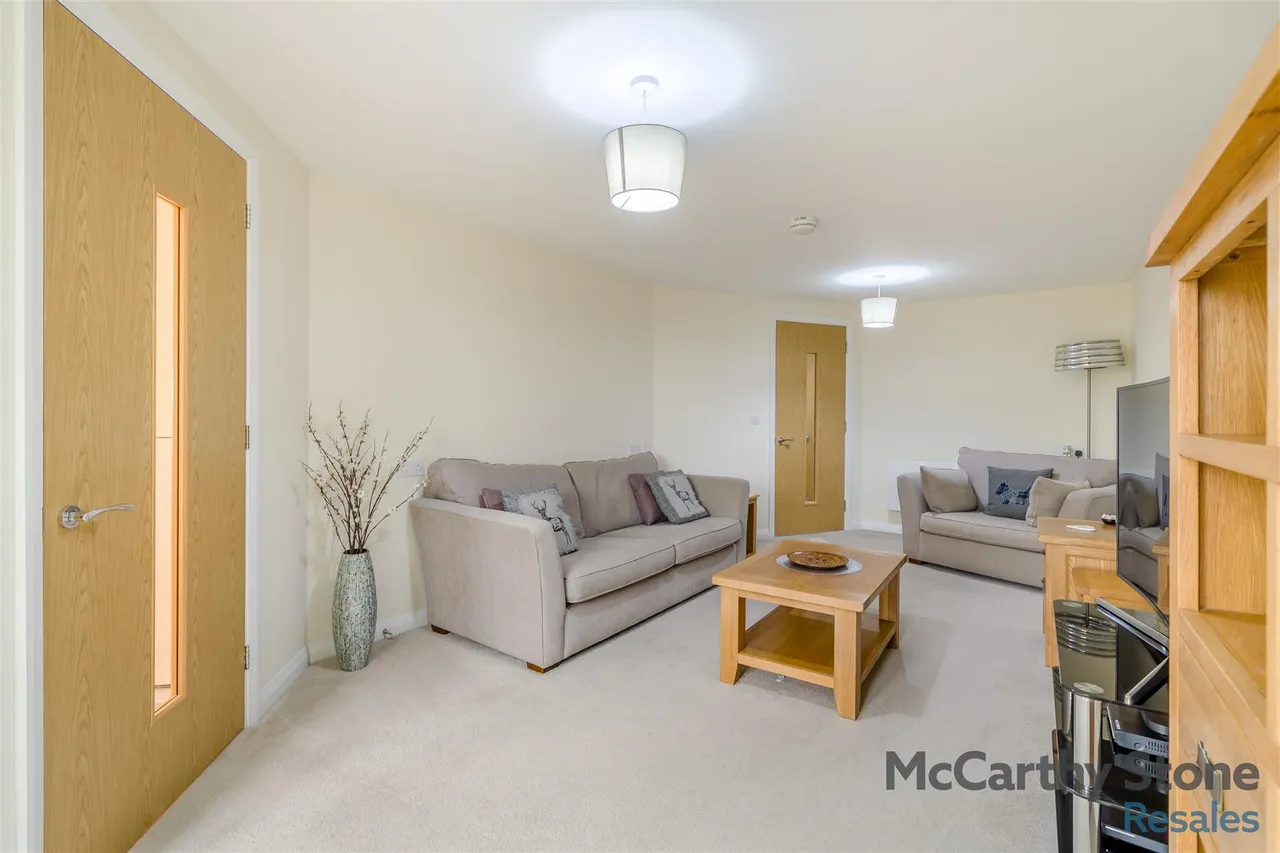 Burlington Gardens, Leyland, PR25, photo 4