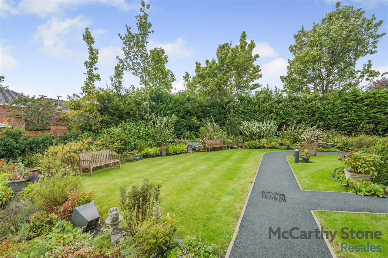 Burlington Gardens, Leyland, PR25, photo 16