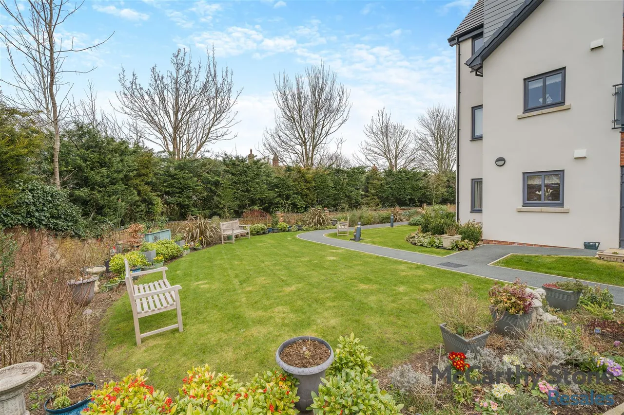 Burlington Gardens, Leyland, PR25, photo 15
