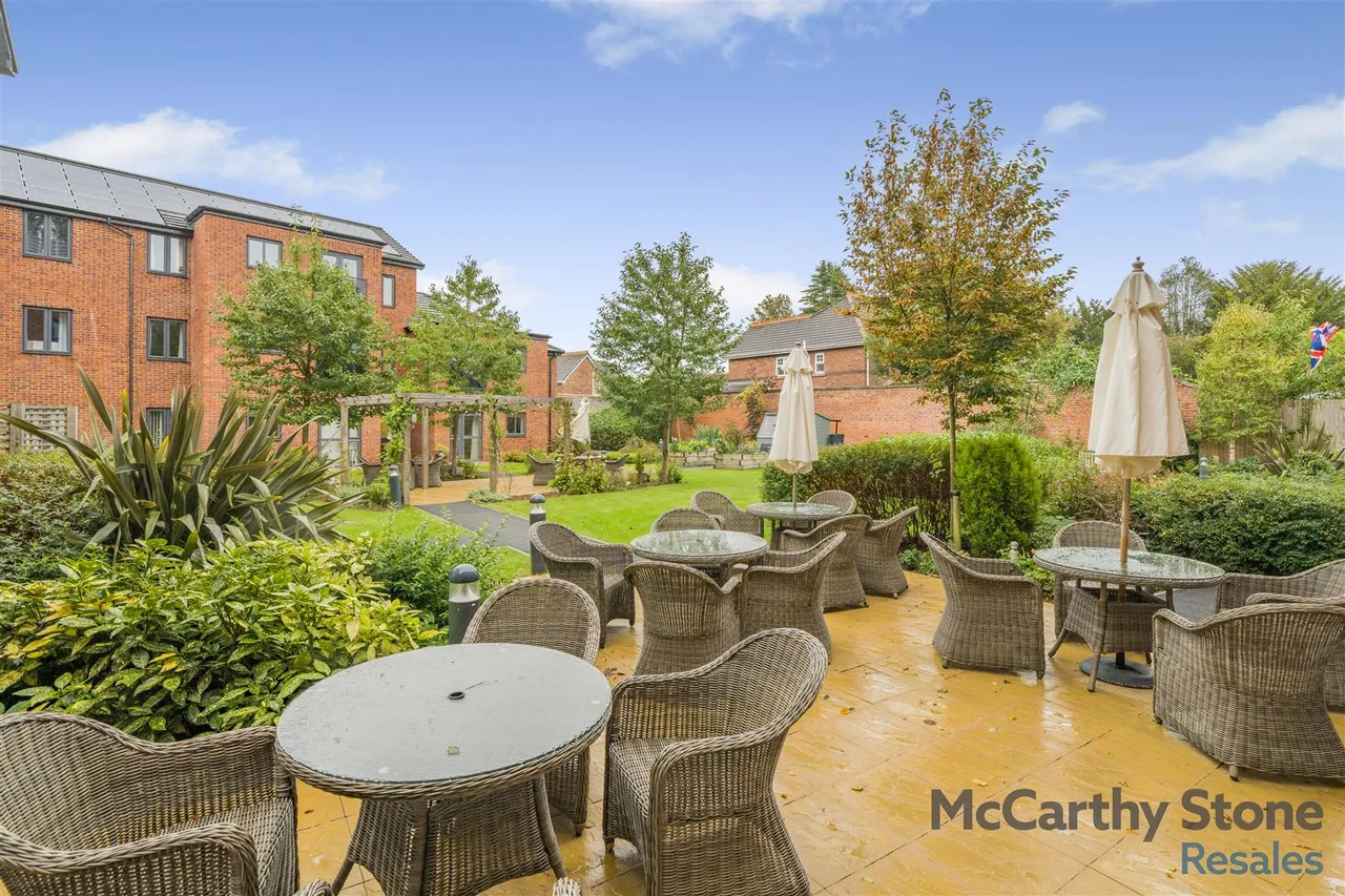 Burlington Gardens, Leyland, PR25, photo 14