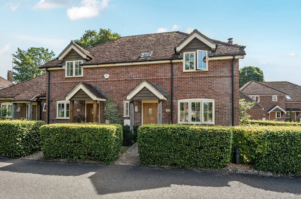 3 bed house for sale, Farriers Close, Preston Candover, RG25