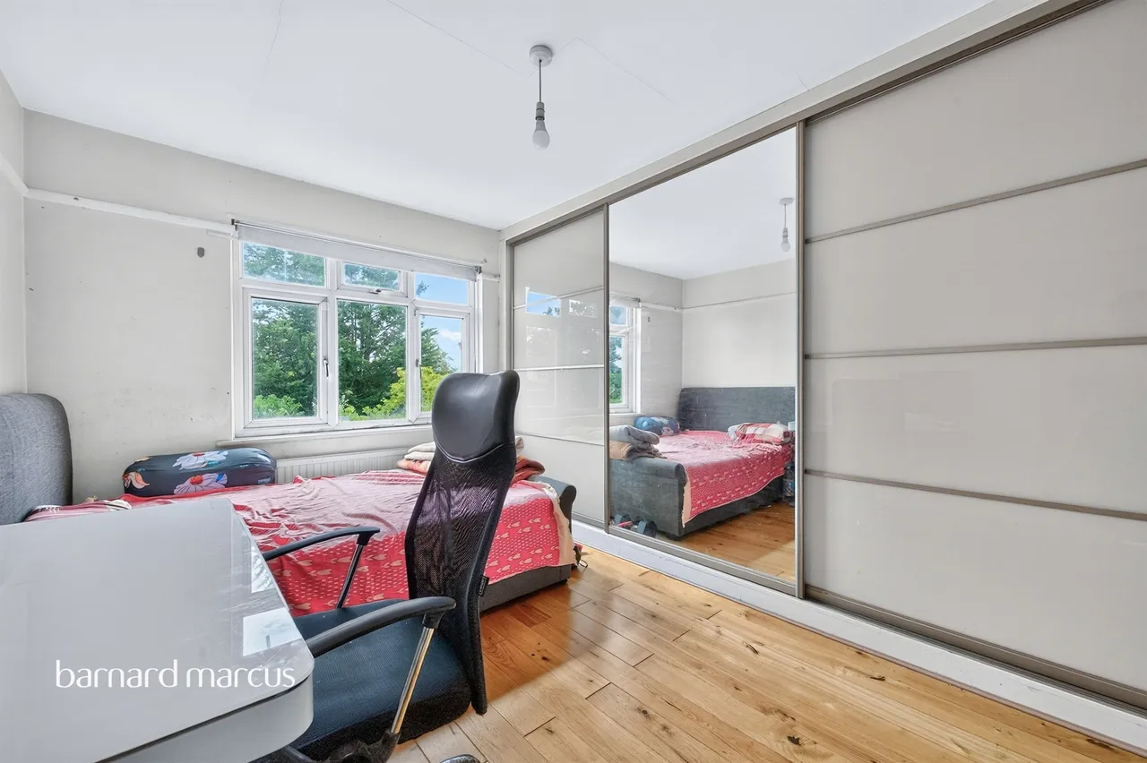 Somerset Avenue, Chessington, KT9, photo 11