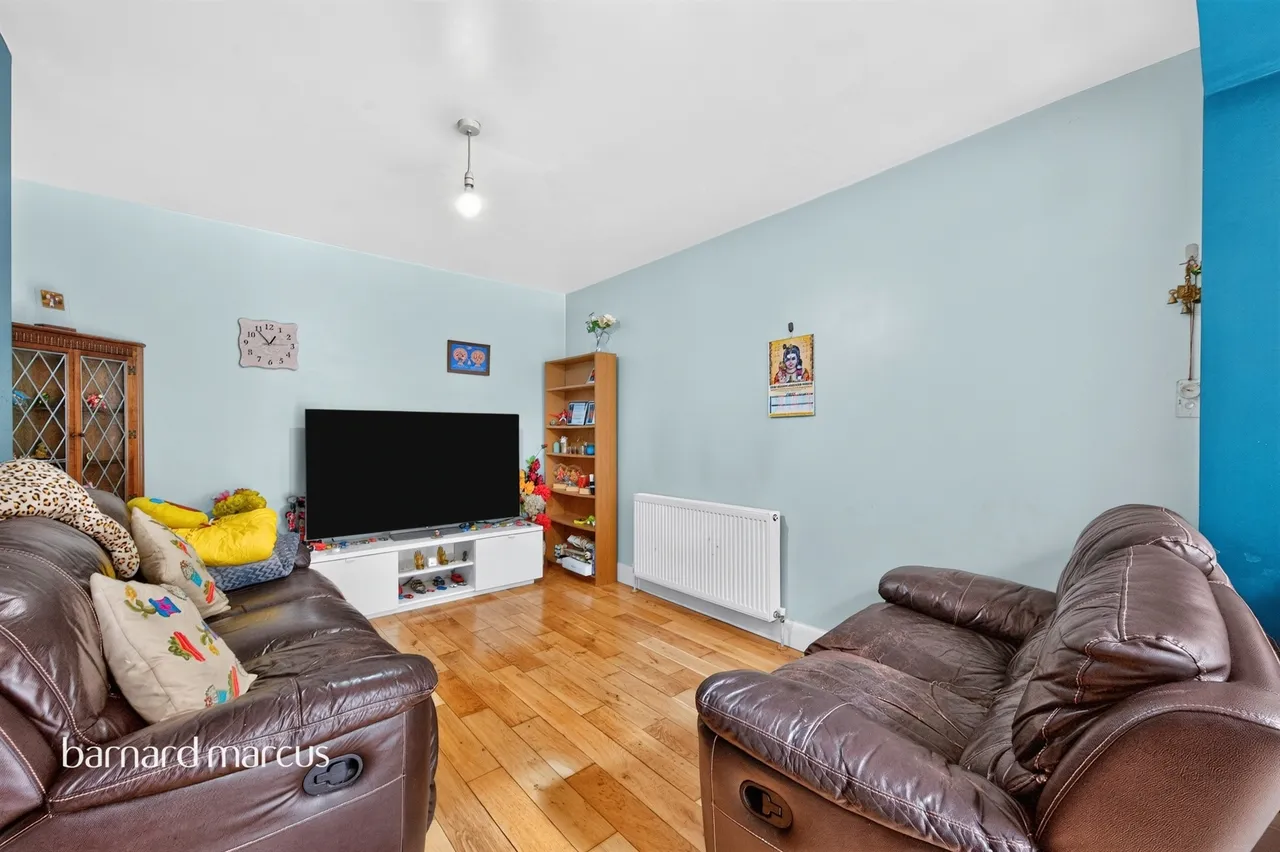 Somerset Avenue, Chessington, KT9, photo 7
