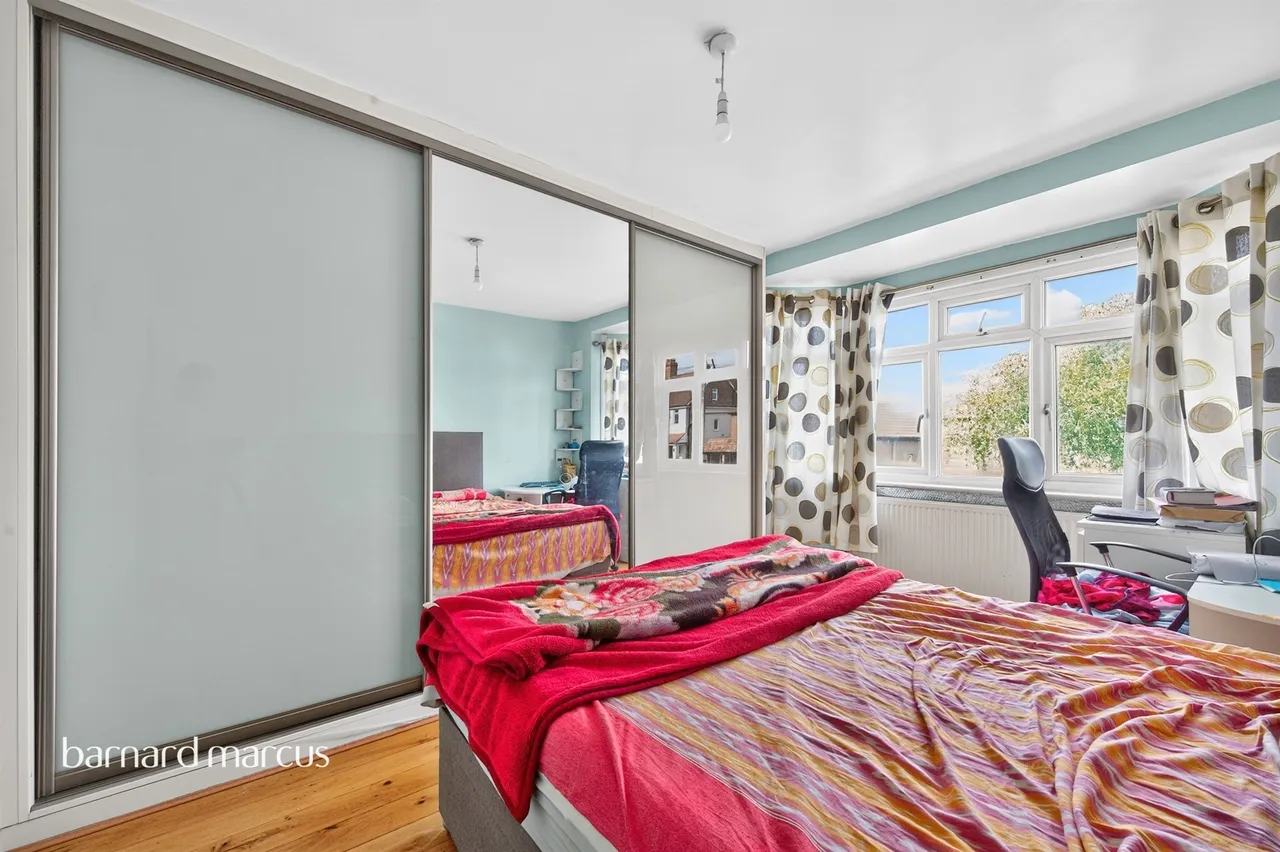 Somerset Avenue, Chessington, KT9, photo 10