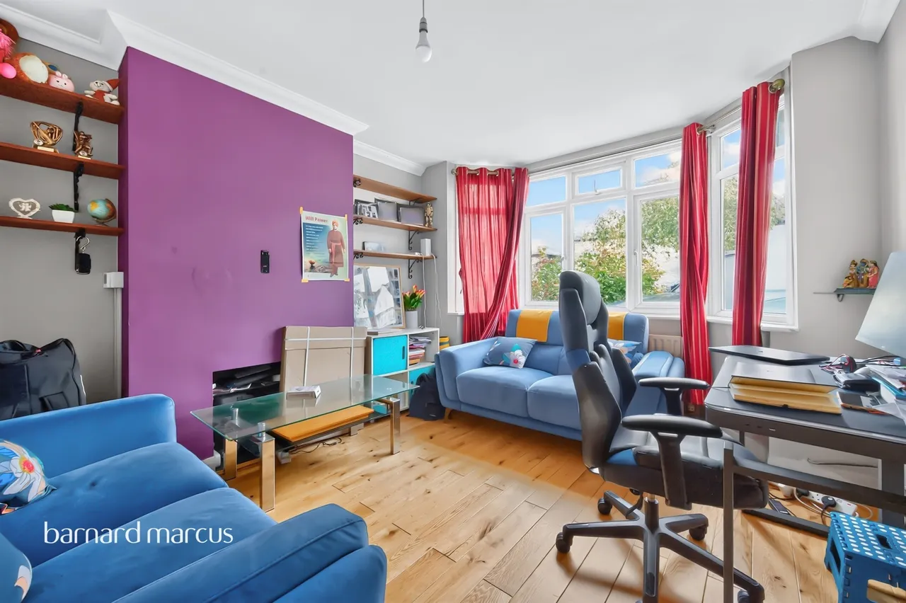 Somerset Avenue, Chessington, KT9, photo 5