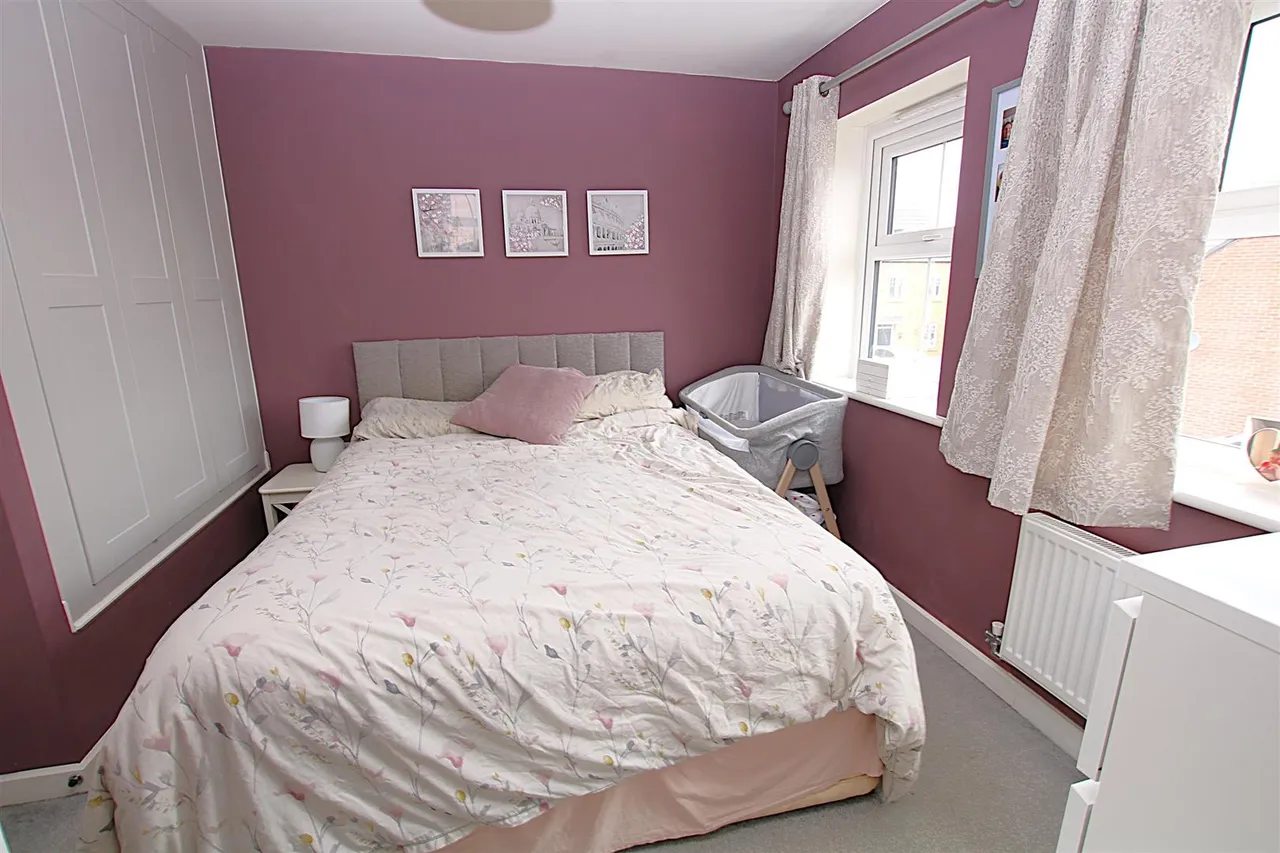 Packwood Crescent, Earls Barton, photo 12