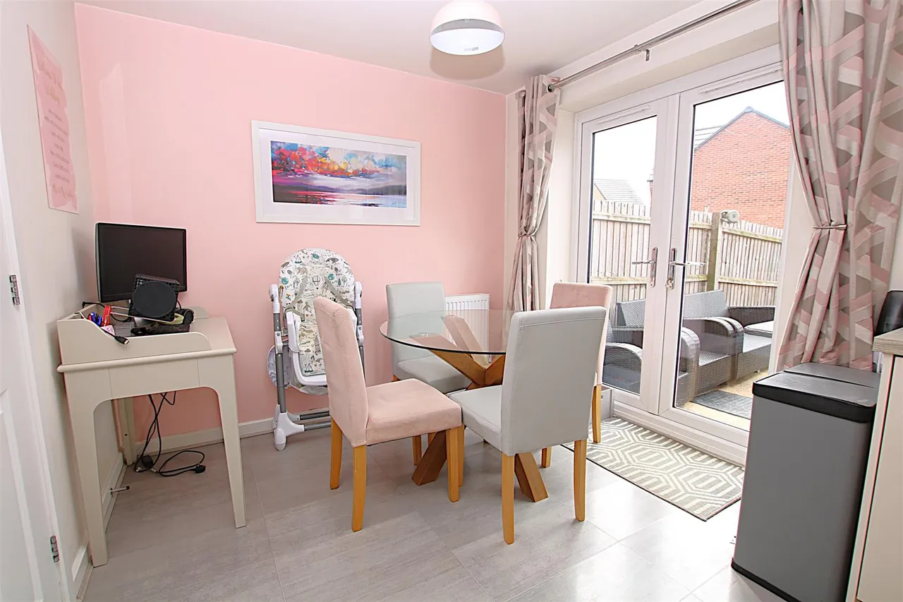 Packwood Crescent, Earls Barton, photo 7