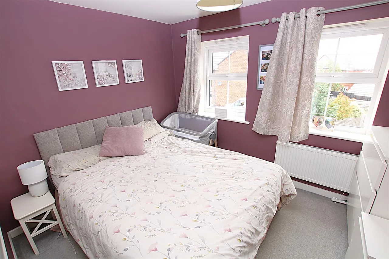 Packwood Crescent, Earls Barton, photo 11