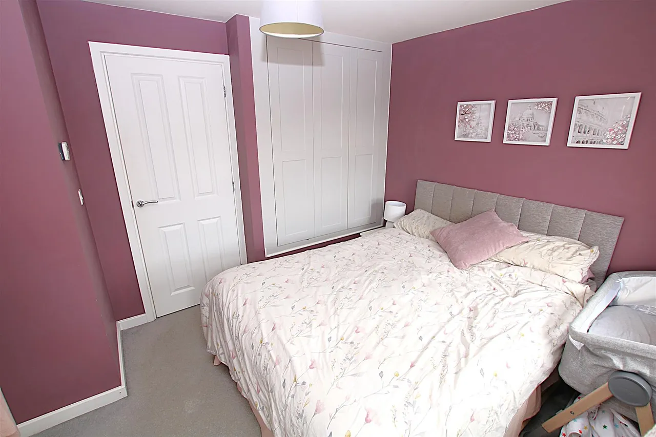 Packwood Crescent, Earls Barton, photo 10