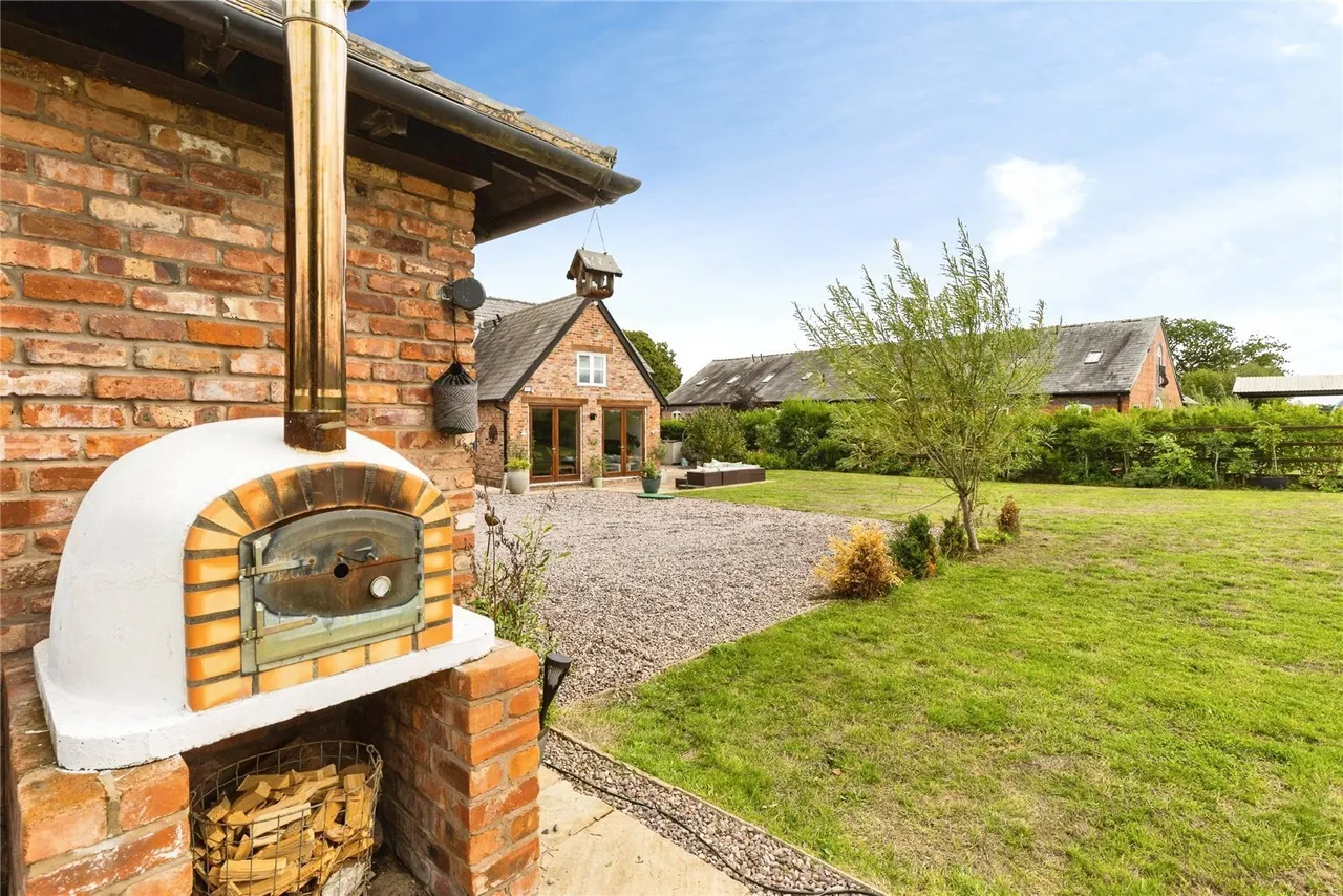 Wrexham Road, Holt, LL13, photo 32
