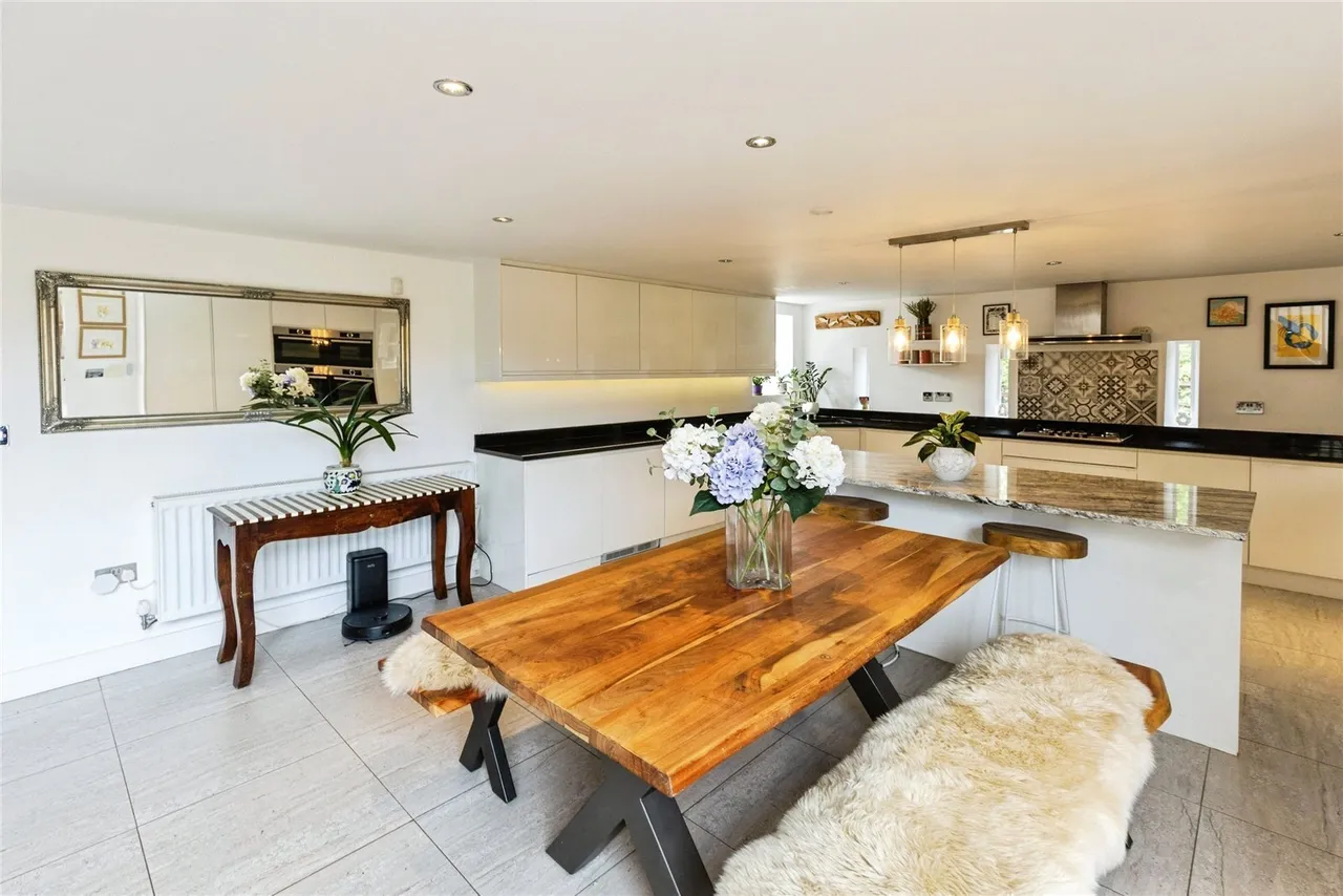 Wrexham Road, Holt, LL13, photo 7