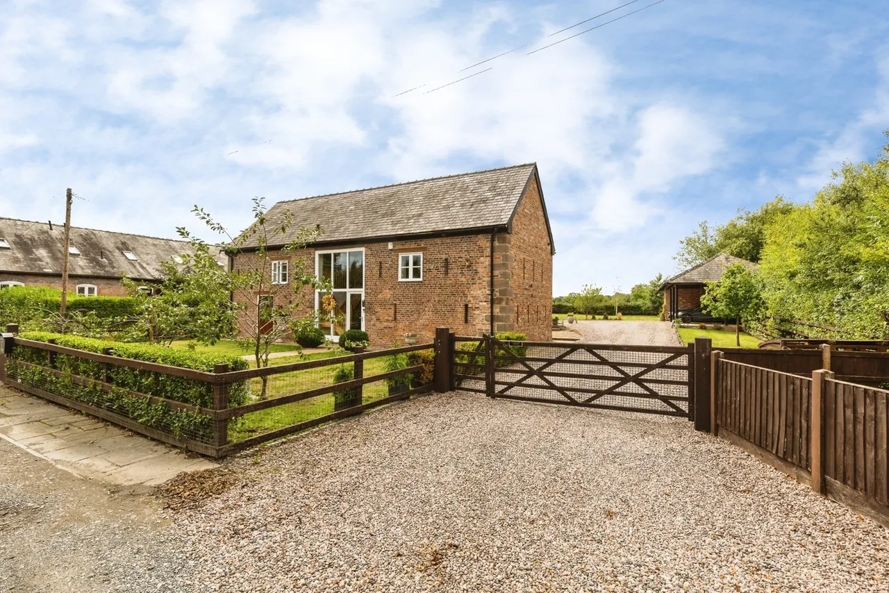 Wrexham Road, Holt, LL13, photo 2