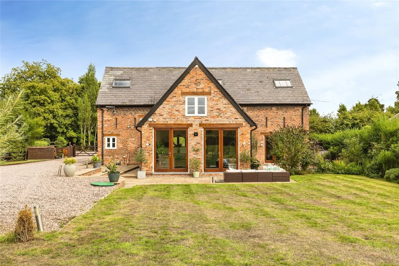 Wrexham Road, Holt, LL13, photo 34