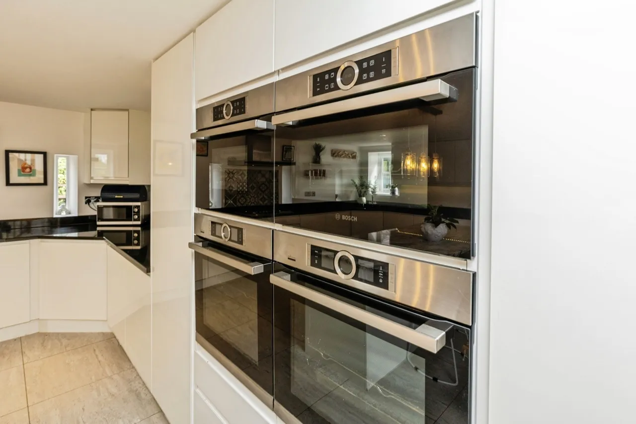 Wrexham Road, Holt, LL13, photo 9