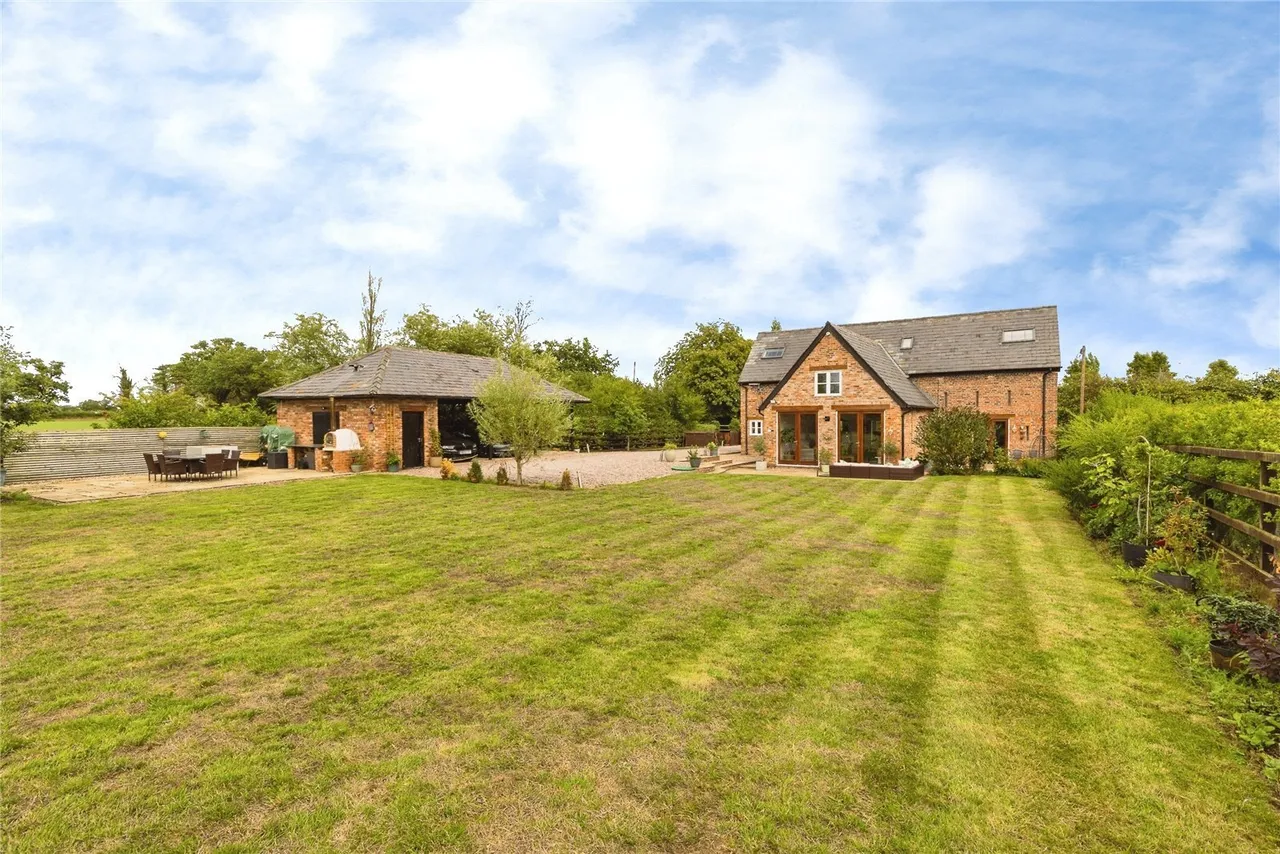 Wrexham Road, Holt, LL13, photo 31