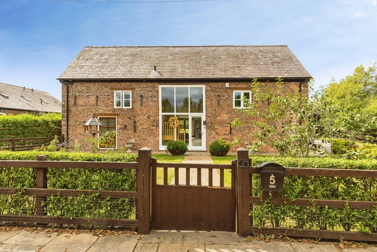 Wrexham Road, Holt, LL13, photo 4