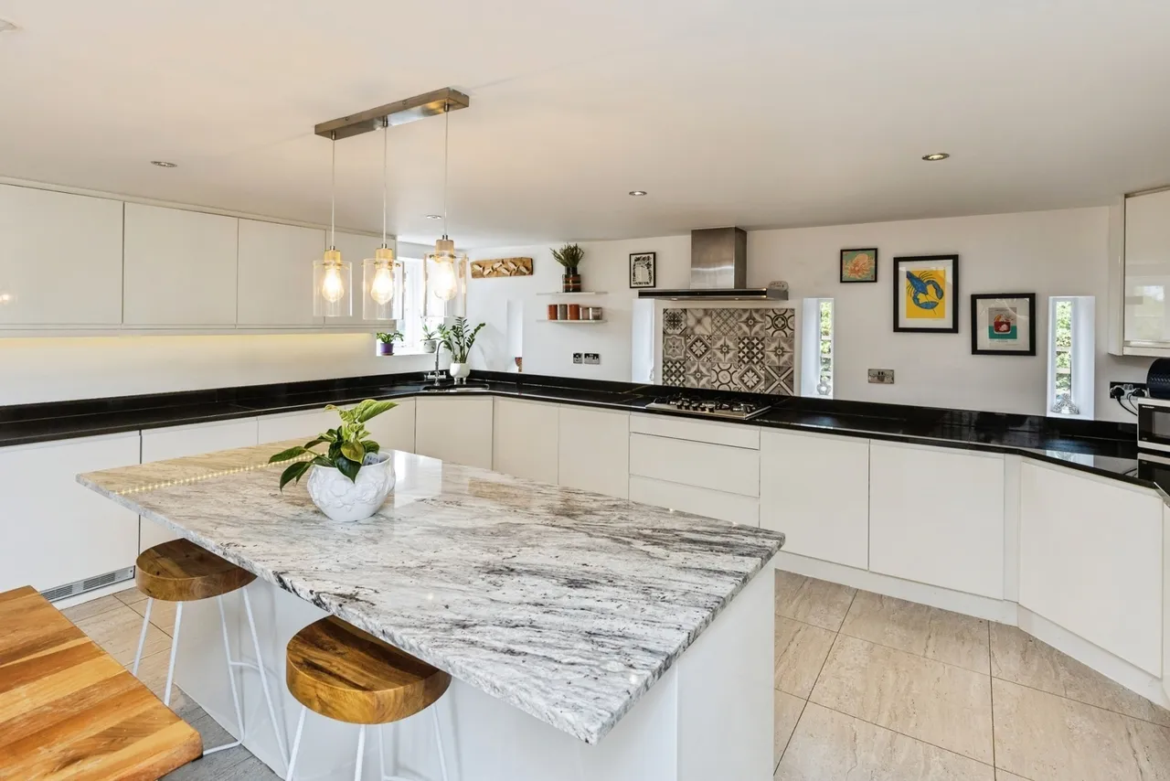 Wrexham Road, Holt, LL13, photo 8