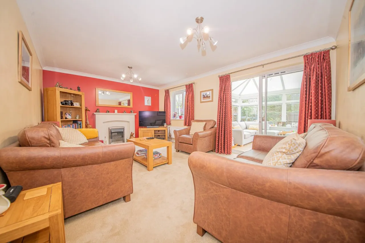 Damson Crescent, Fair Oak, Eastleigh, SO50 8RF, photo 2