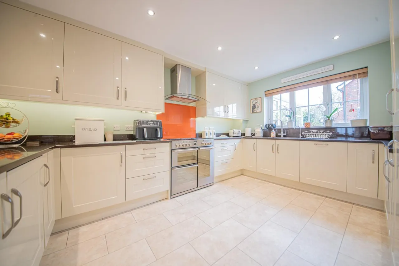 Damson Crescent, Fair Oak, Eastleigh, SO50 8RF, photo 8