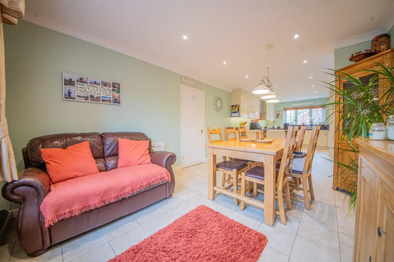 Damson Crescent, Fair Oak, Eastleigh, SO50 8RF, photo 4