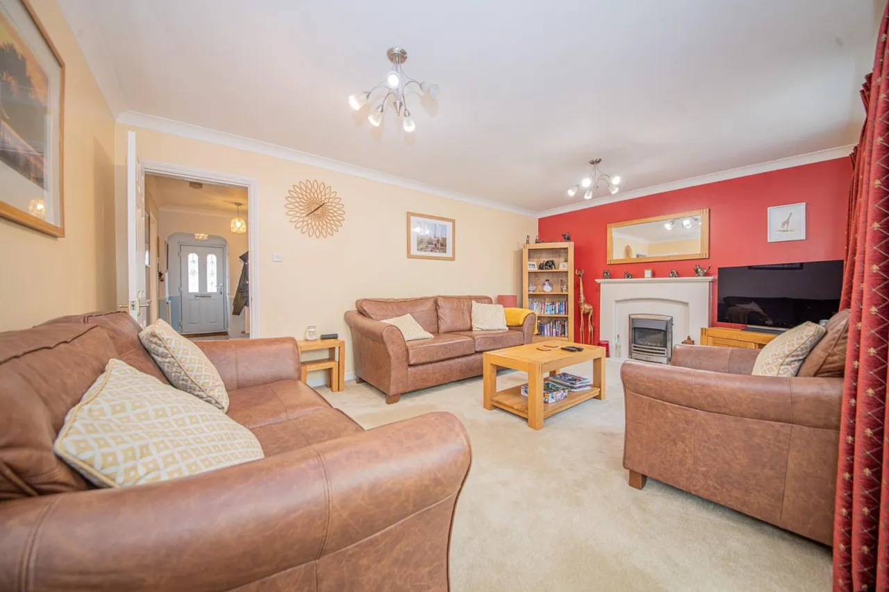 Damson Crescent, Fair Oak, Eastleigh, SO50 8RF, photo 3