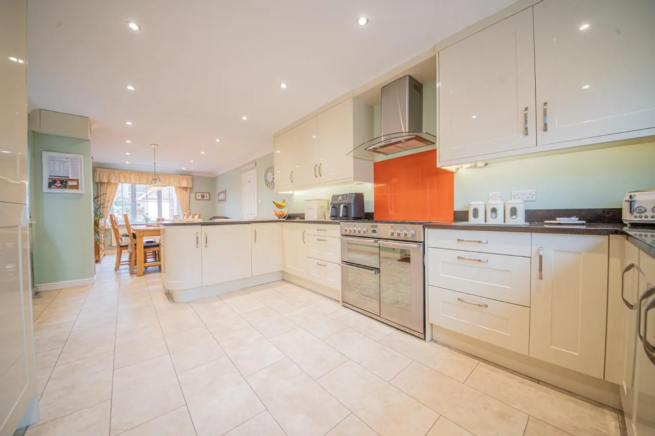 Damson Crescent, Fair Oak, Eastleigh, SO50 8RF, photo 7