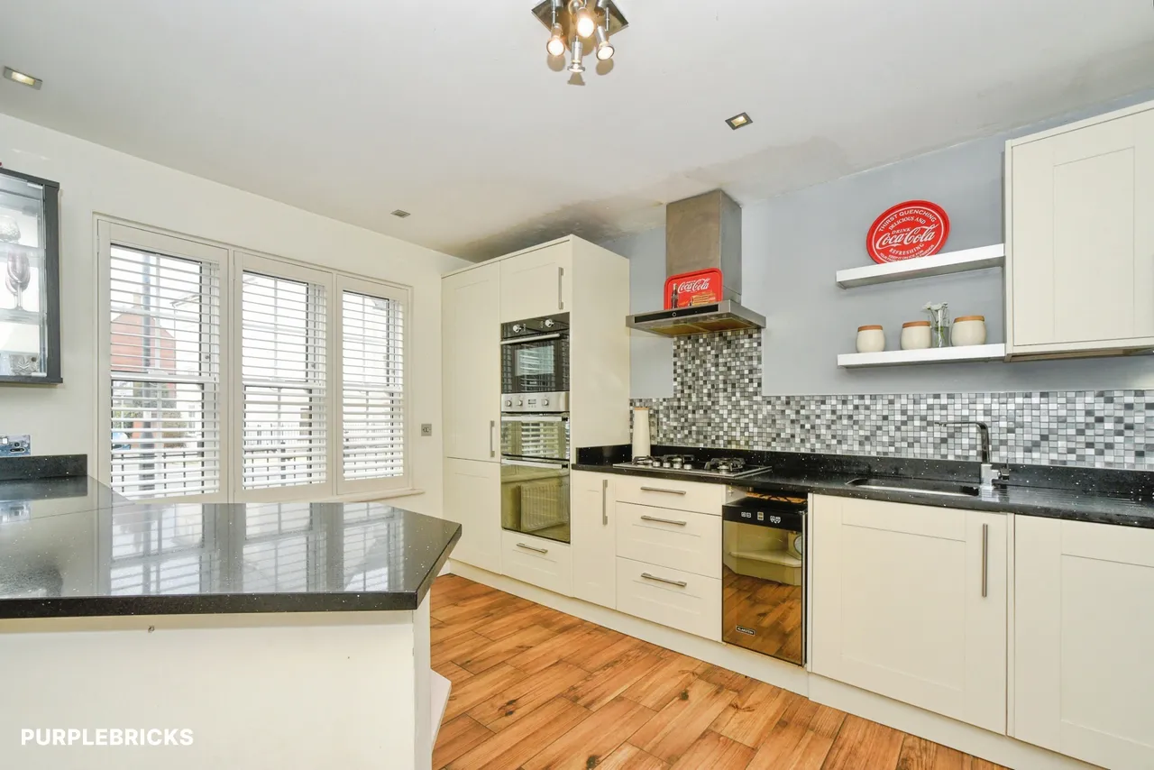 Redhouse Way, Swindon, SN25, photo 2