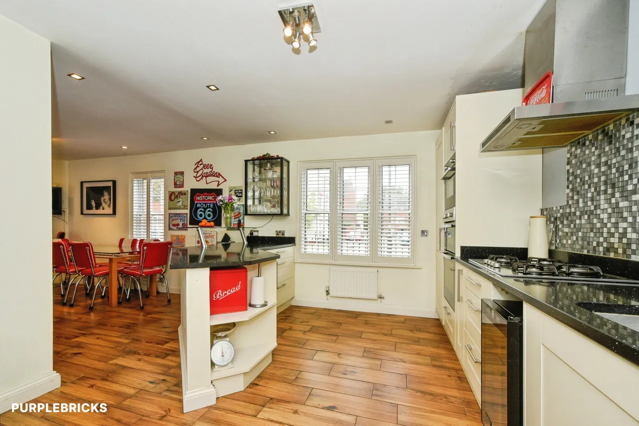 Redhouse Way, Swindon, SN25, photo 3