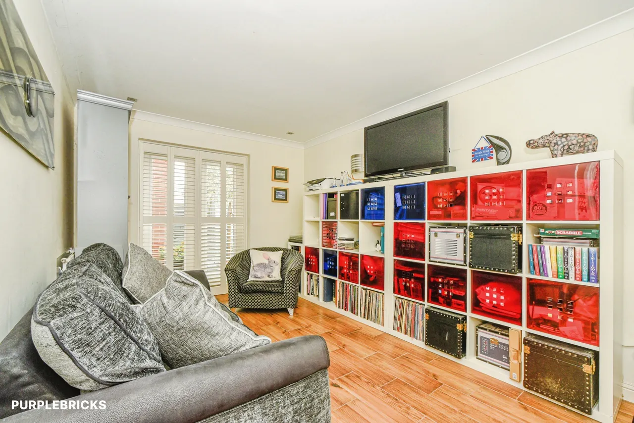 Redhouse Way, Swindon, SN25, photo 7