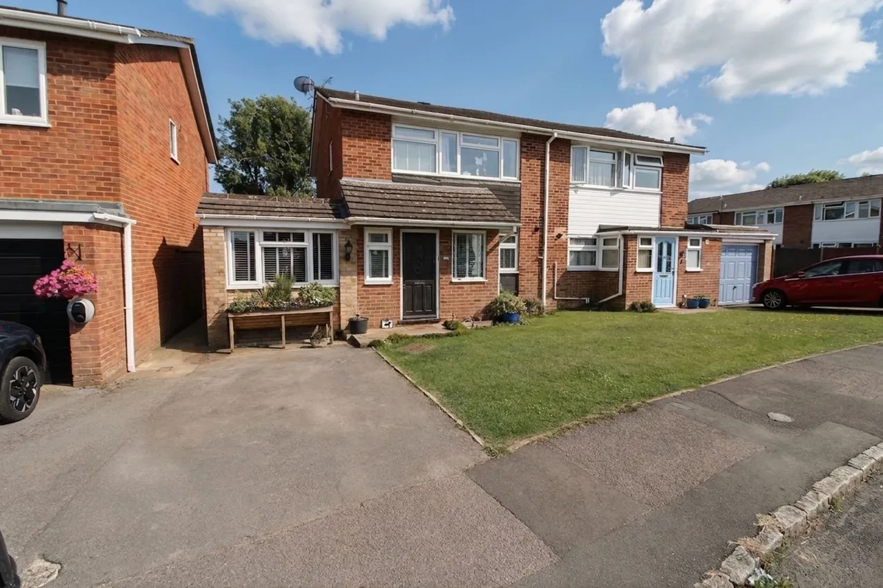 3 bed house for sale, Wellfield, Hazlemere, HP15