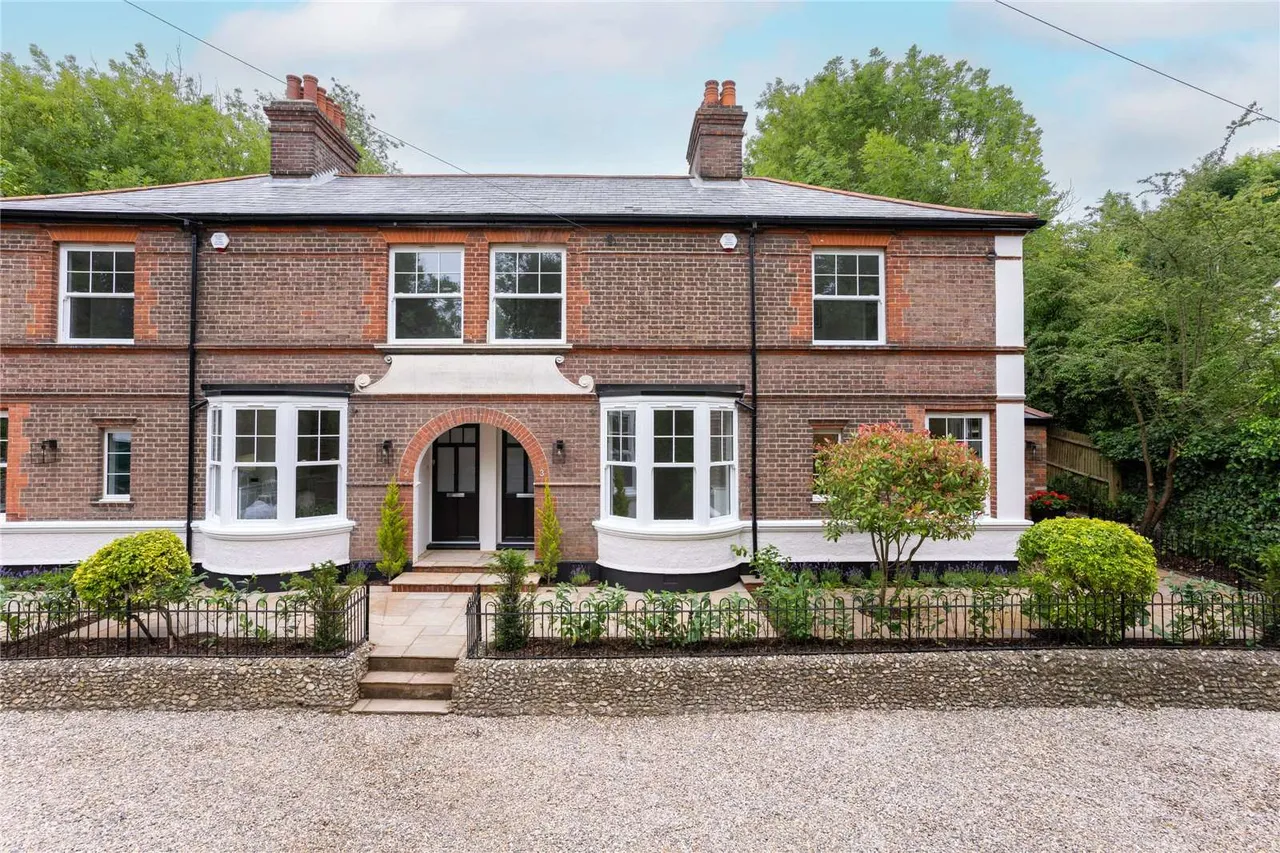 2 bed house for sale — White Hill, Chesham, Buckinghamshire, HP5 1AG