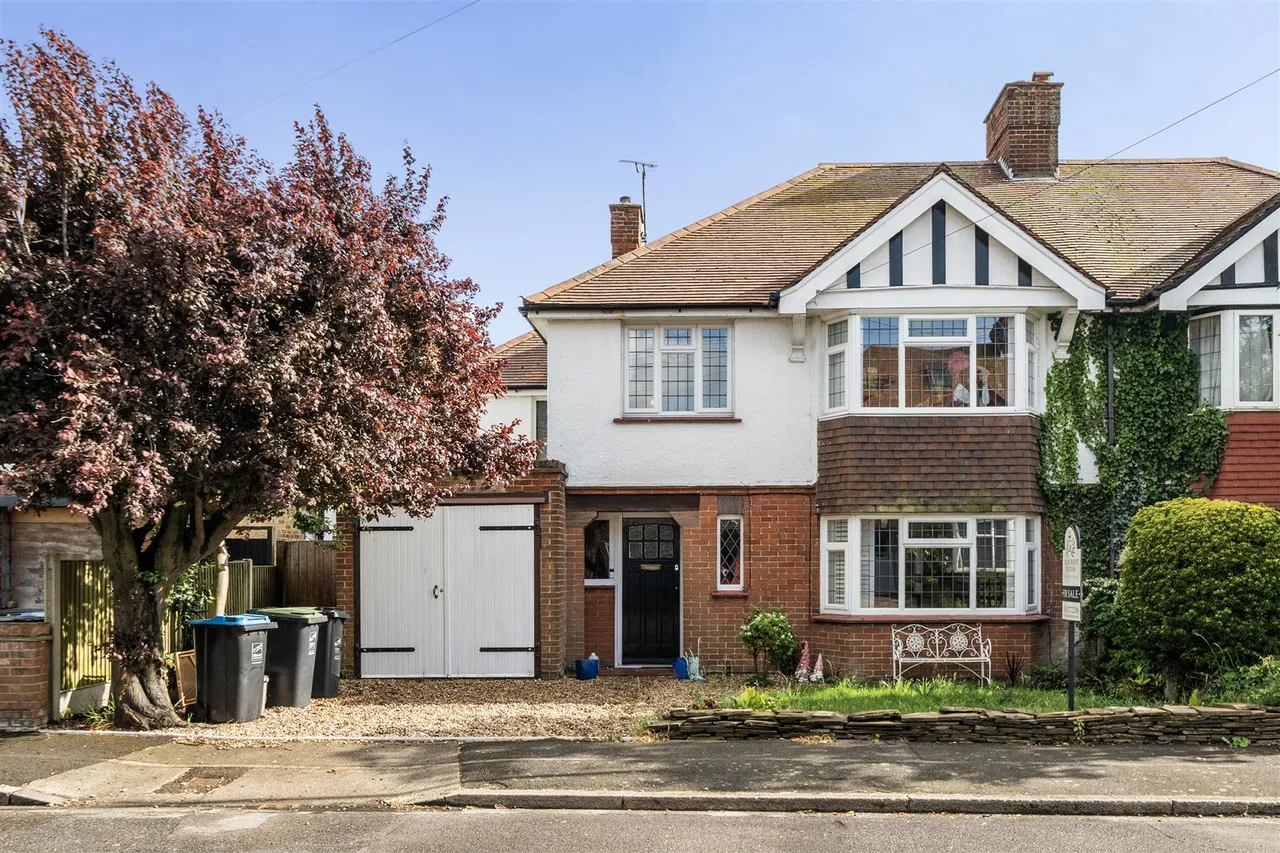 4 bed house for sale — Brassey Avenue, Broadstairs, Kent, CT10 2DS