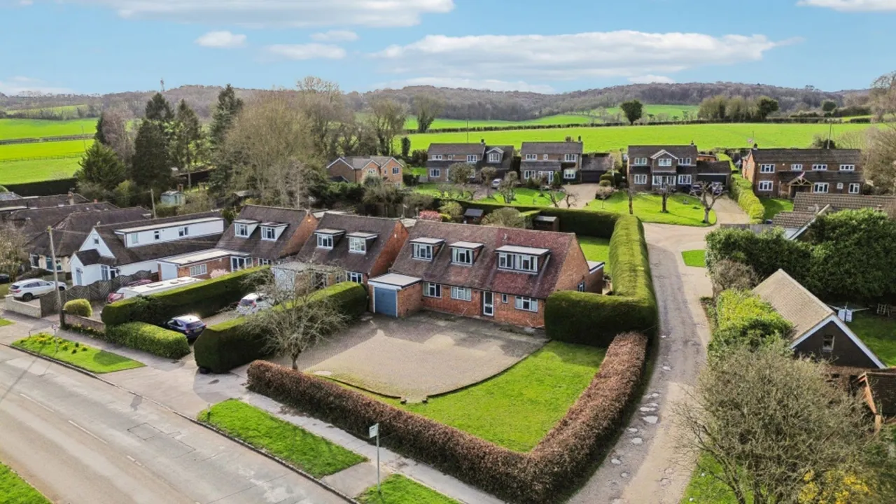 Warrendene Road, Hughenden Valley, HP14, photo 12