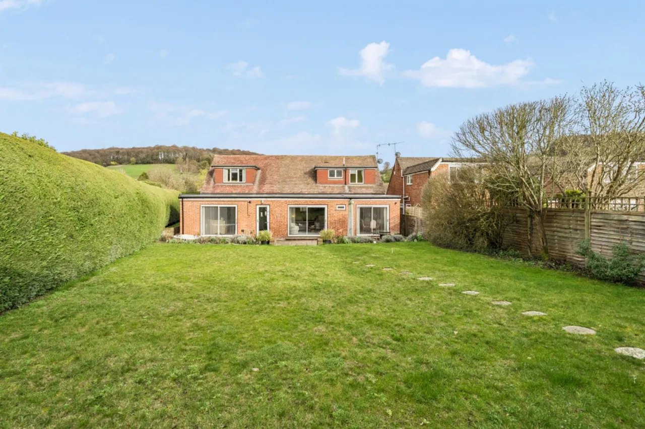 Warrendene Road, Hughenden Valley, HP14, photo 42