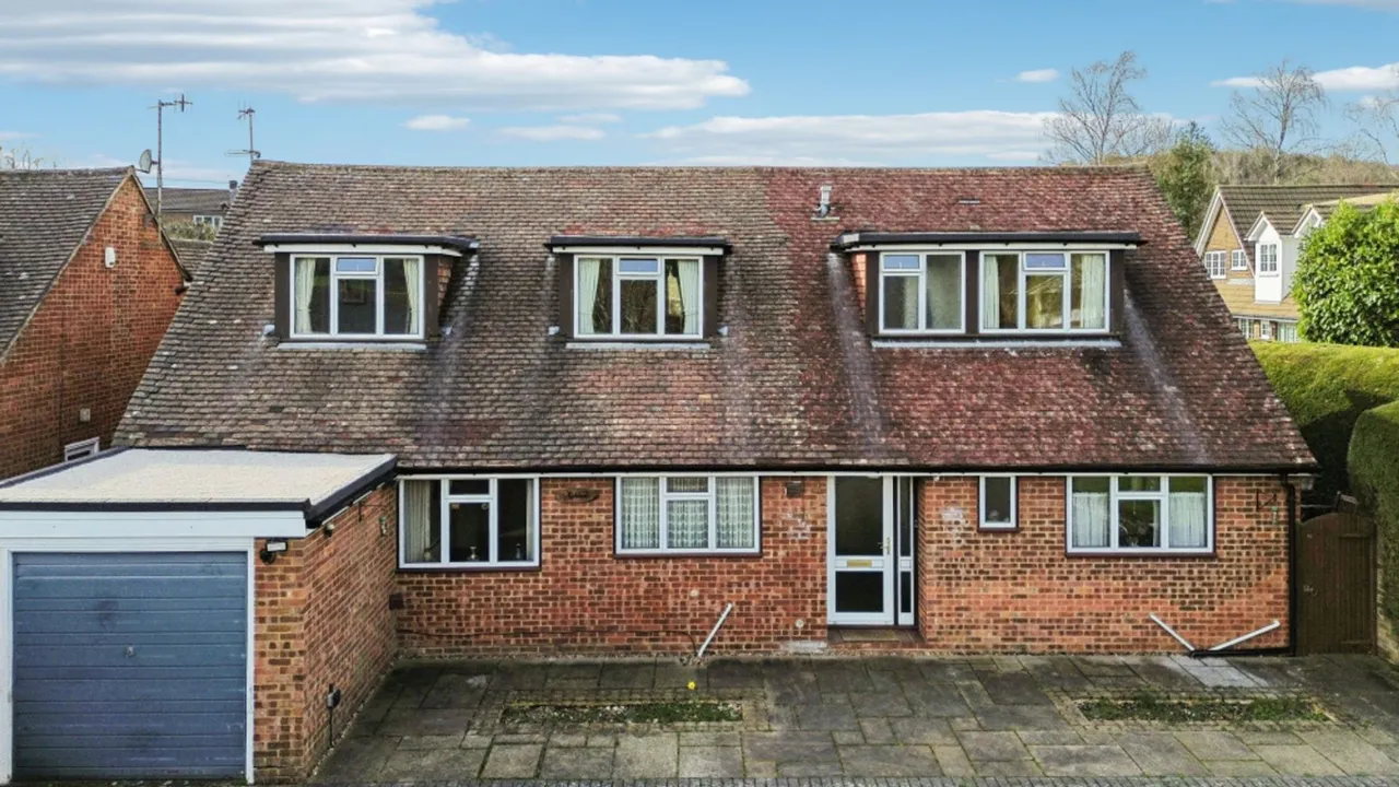 Warrendene Road, Hughenden Valley, HP14, photo 14