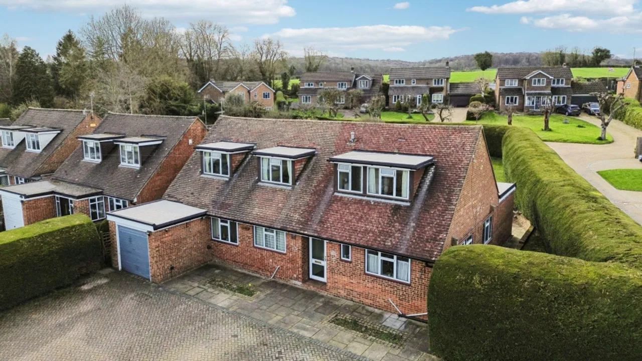 Warrendene Road, Hughenden Valley, HP14, photo 41