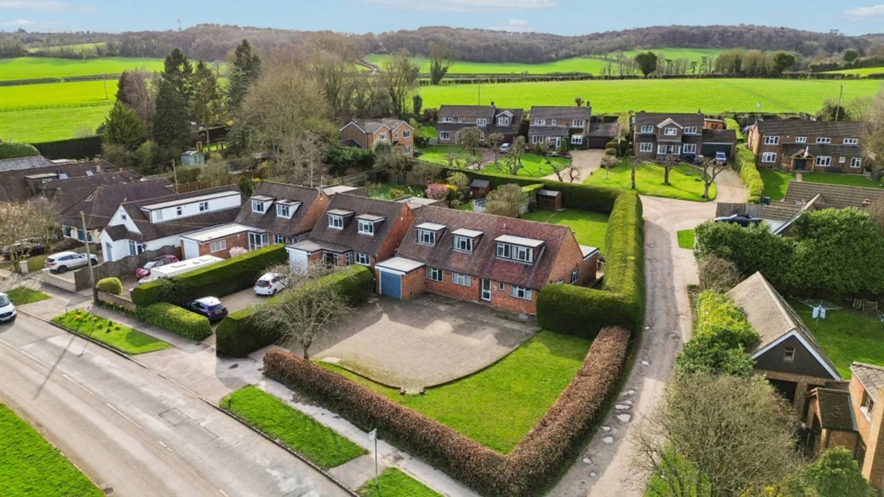 Warrendene Road, Hughenden Valley, HP14, photo 34
