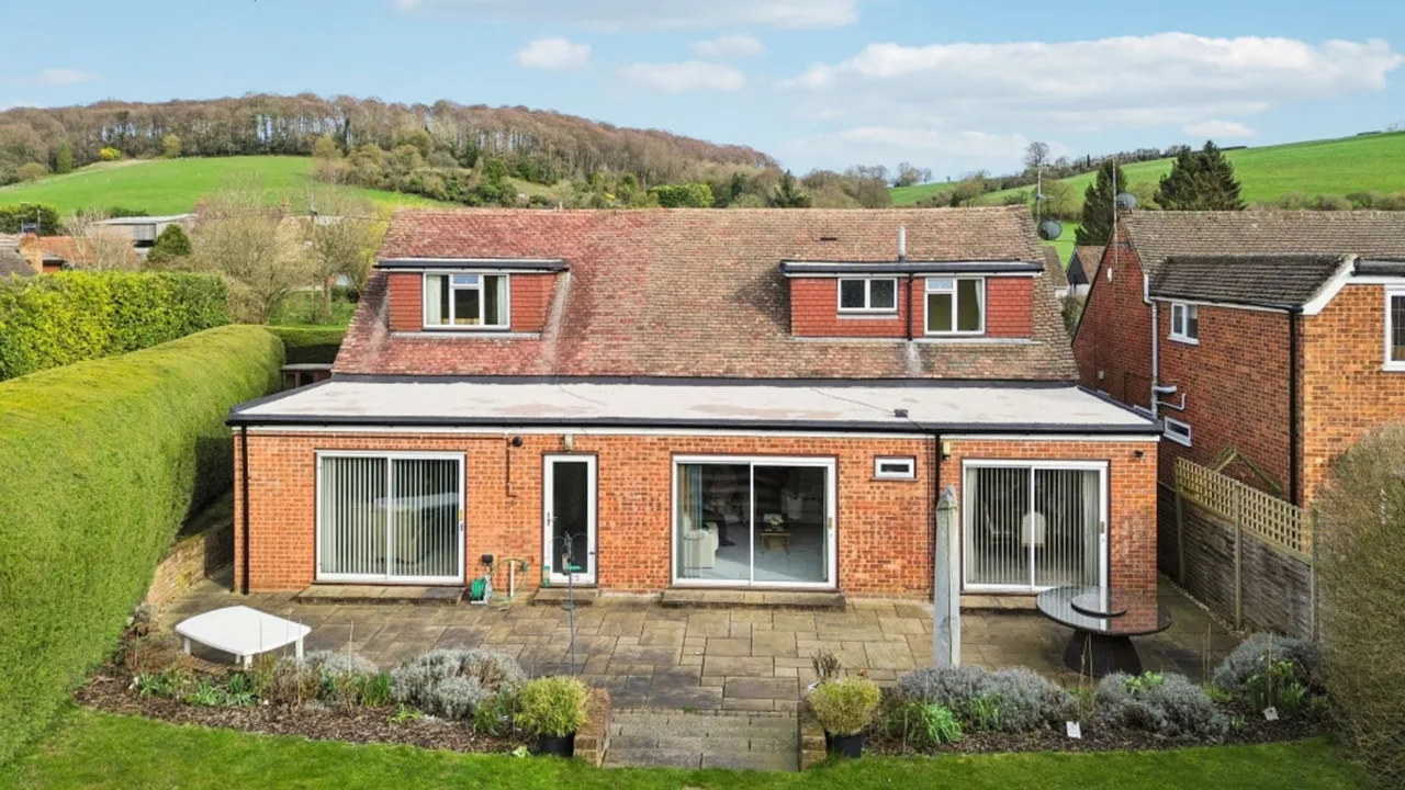 Warrendene Road, Hughenden Valley, HP14, photo 43