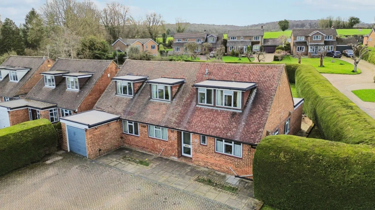 Warrendene Road, Hughenden Valley, HP14, photo 30
