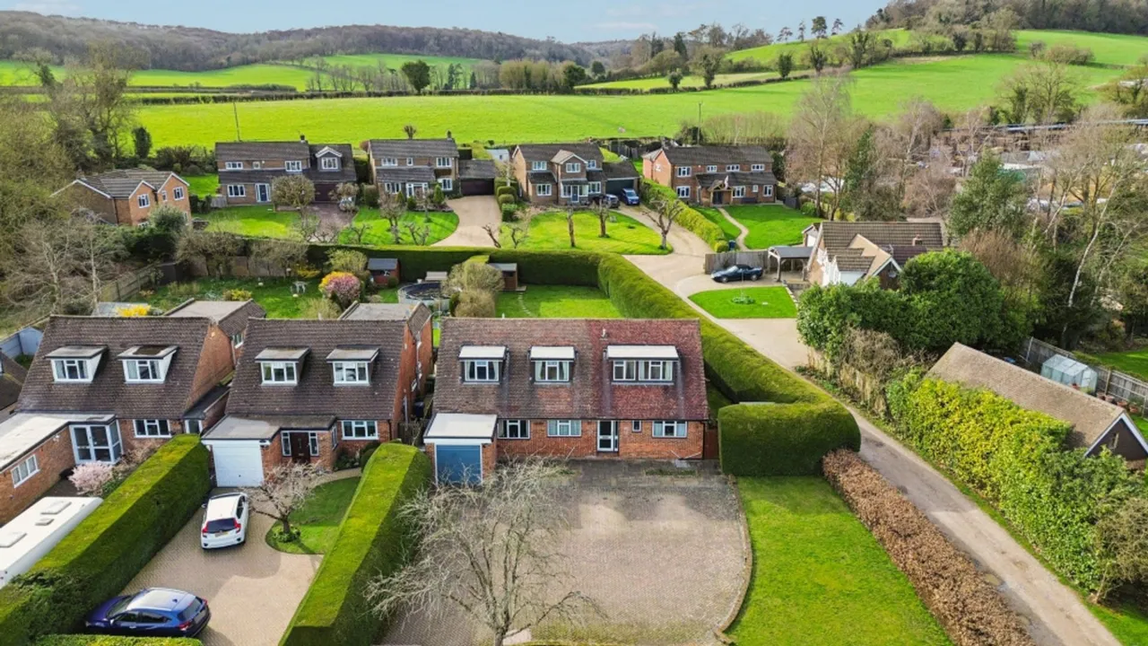 Warrendene Road, Hughenden Valley, HP14, photo 40