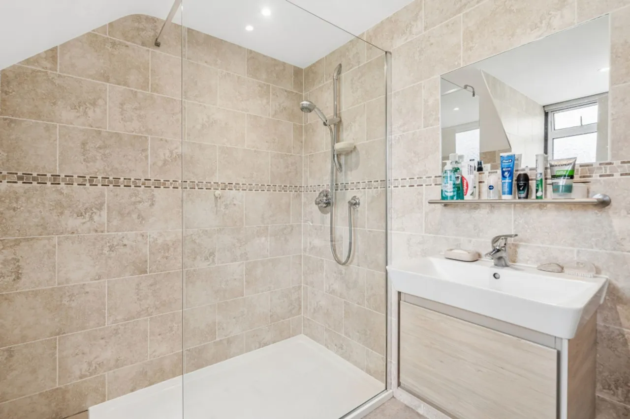 Warrendene Road, Hughenden Valley, HP14, photo 5