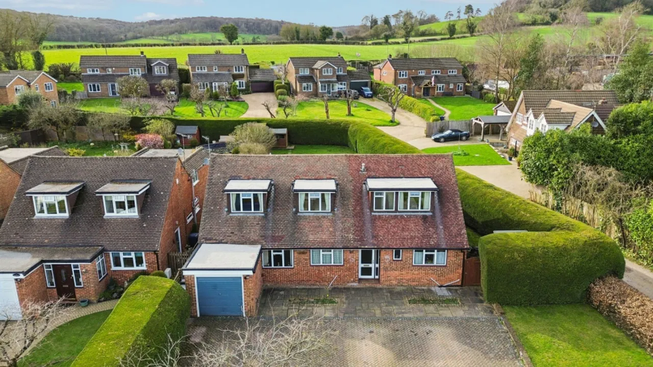 Warrendene Road, Hughenden Valley, HP14, photo 36