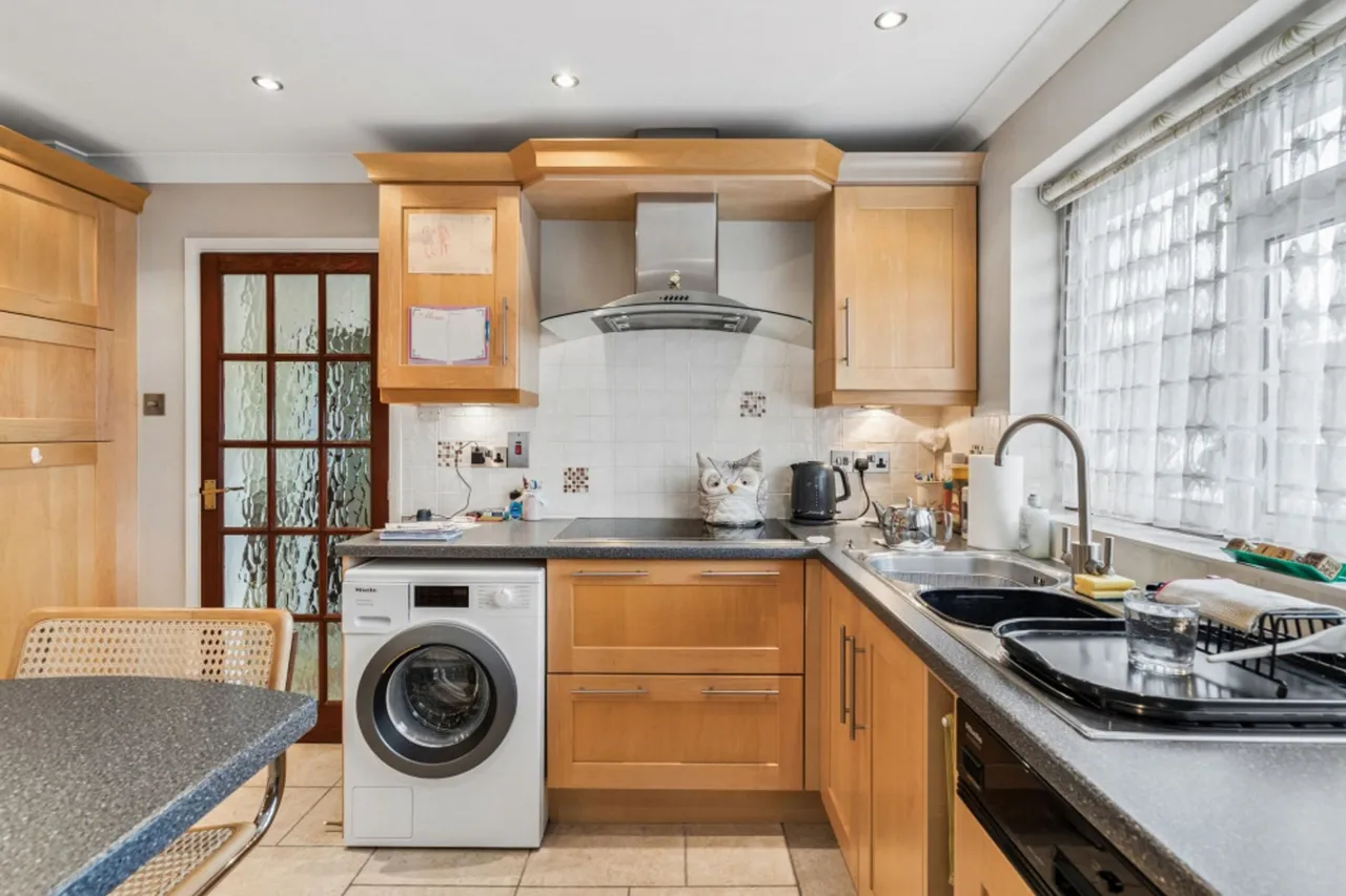 Warrendene Road, Hughenden Valley, HP14, photo 18