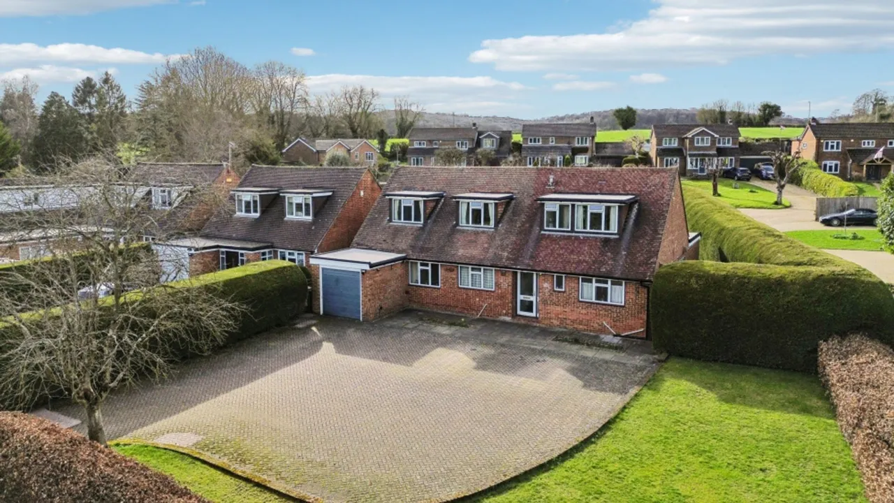 Warrendene Road, Hughenden Valley, HP14, photo 20