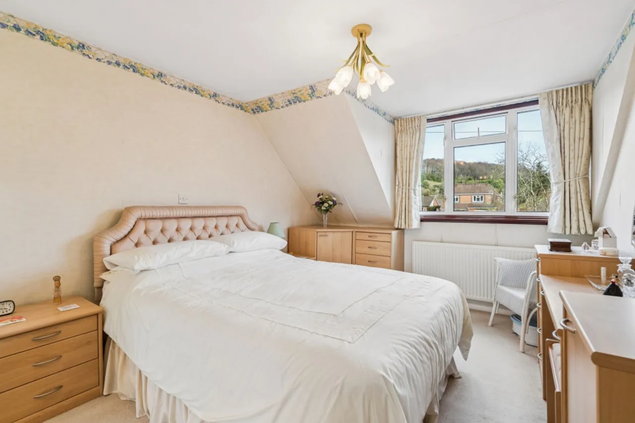 Warrendene Road, Hughenden Valley, HP14, photo 13