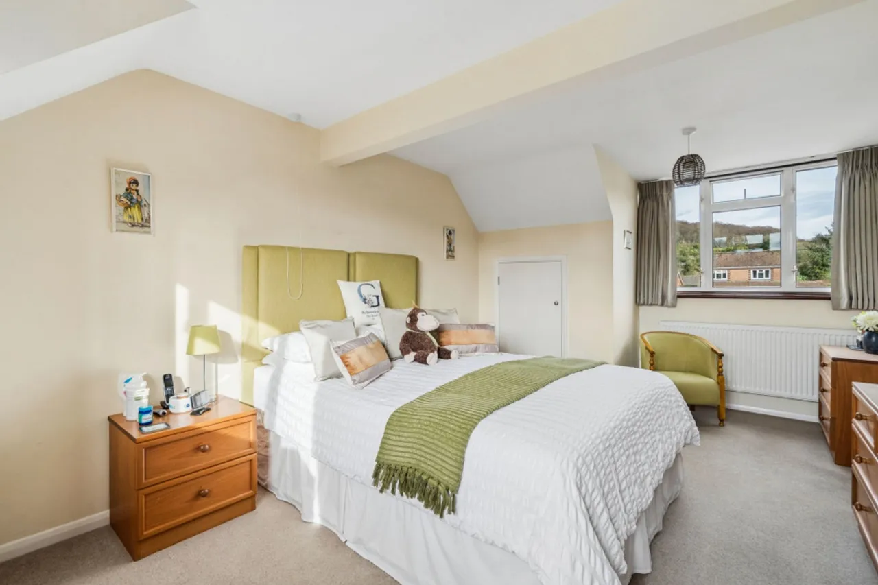 Warrendene Road, Hughenden Valley, HP14, photo 10