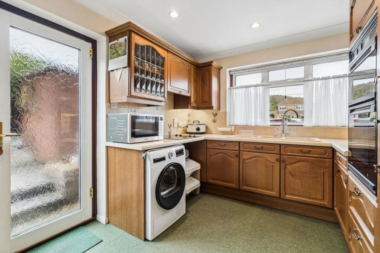Warrendene Road, Hughenden Valley, HP14, photo 33