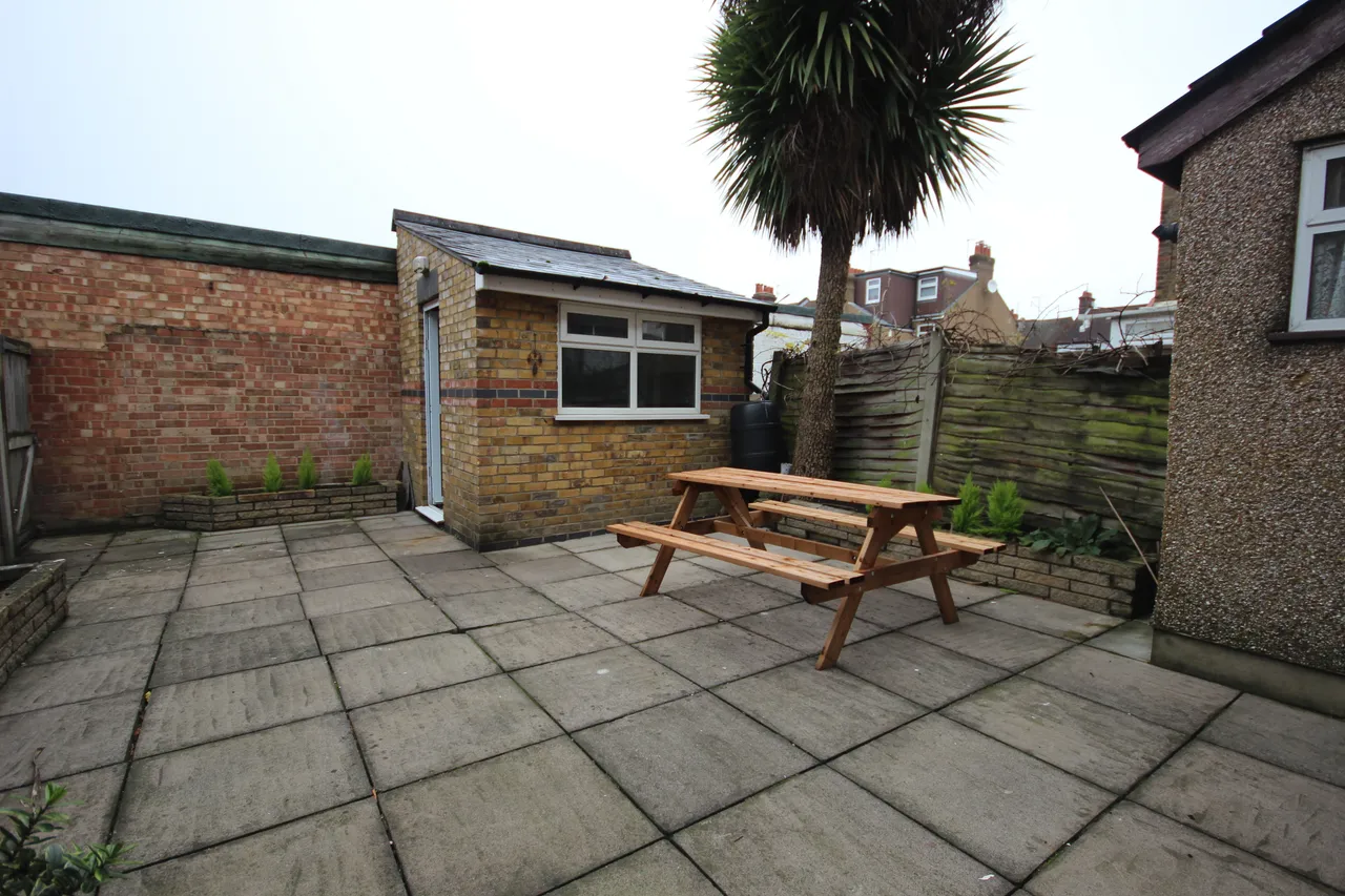 Vicarage Road, Watford, WD18, photo 3