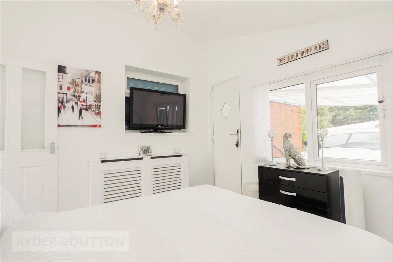 Tiber Avenue, Hollinwood, OL8, photo 15