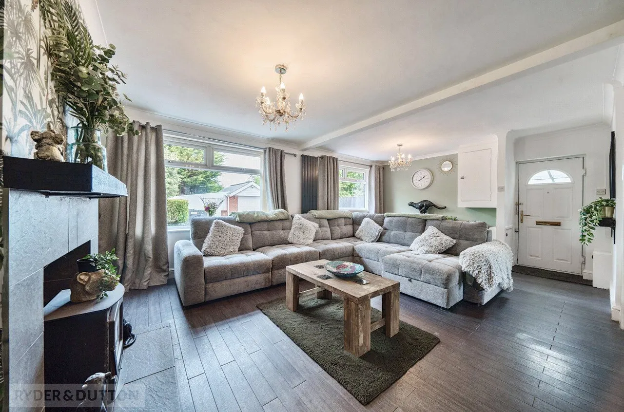 Tiber Avenue, Hollinwood, OL8, photo 11